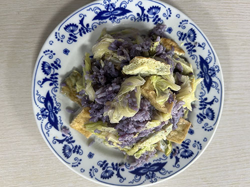 鸡蛋紫萝卜米饭